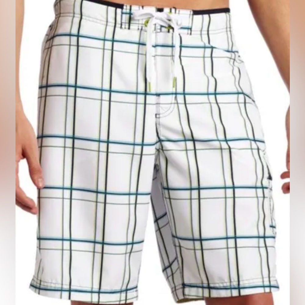 Speedo plaid mesh liner and are made of 100% polyester
white Blue Green Men’s M